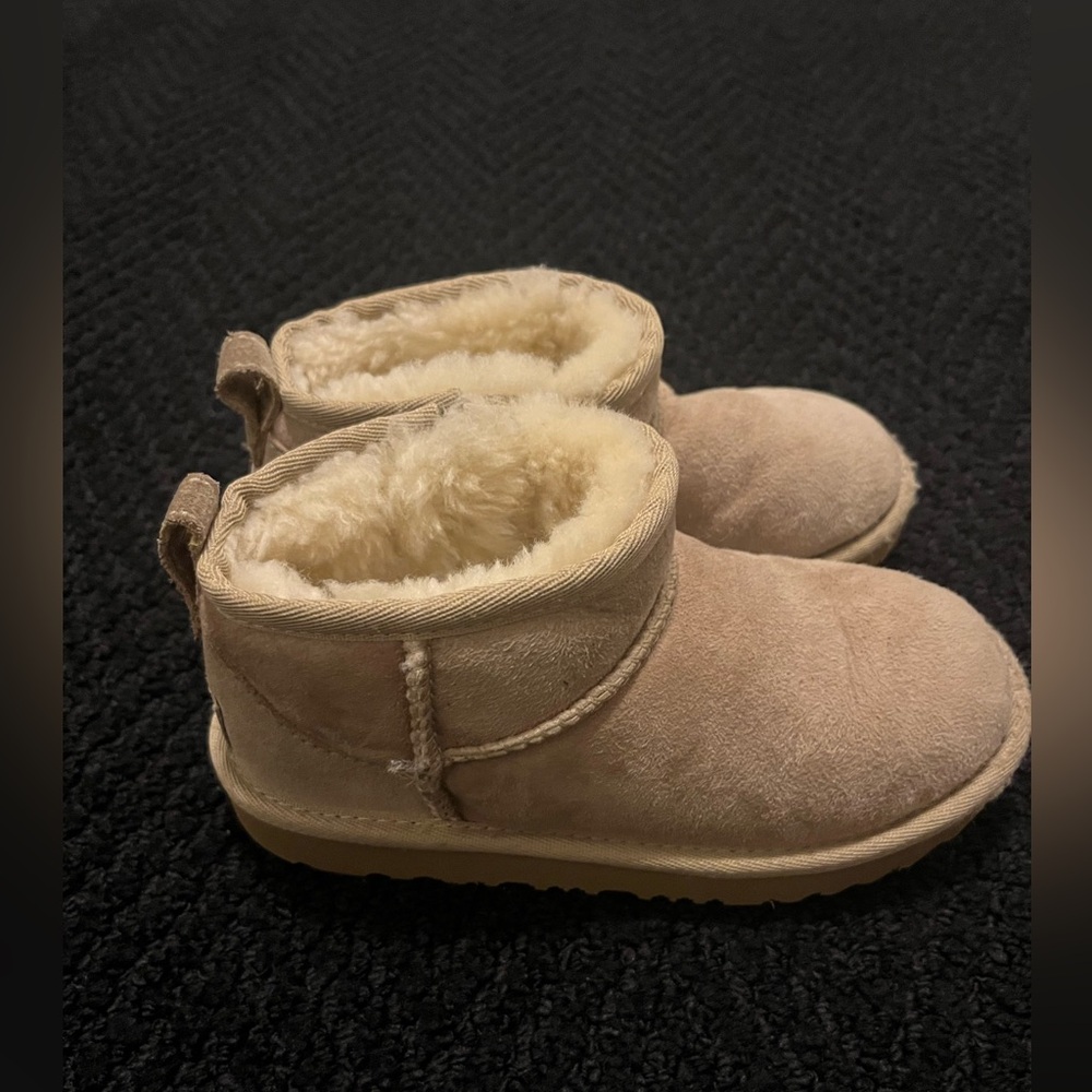 UGG Kids' Classic Ultra Mini Boot in Tan EUC